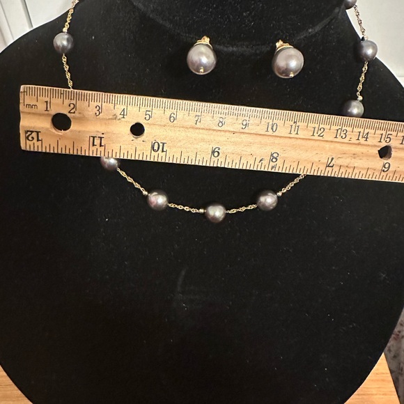 14k yellow Gold and Tahitian pearl station necklace and stud earrings - Picture 7 of 11